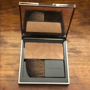 Burberry earthy blush